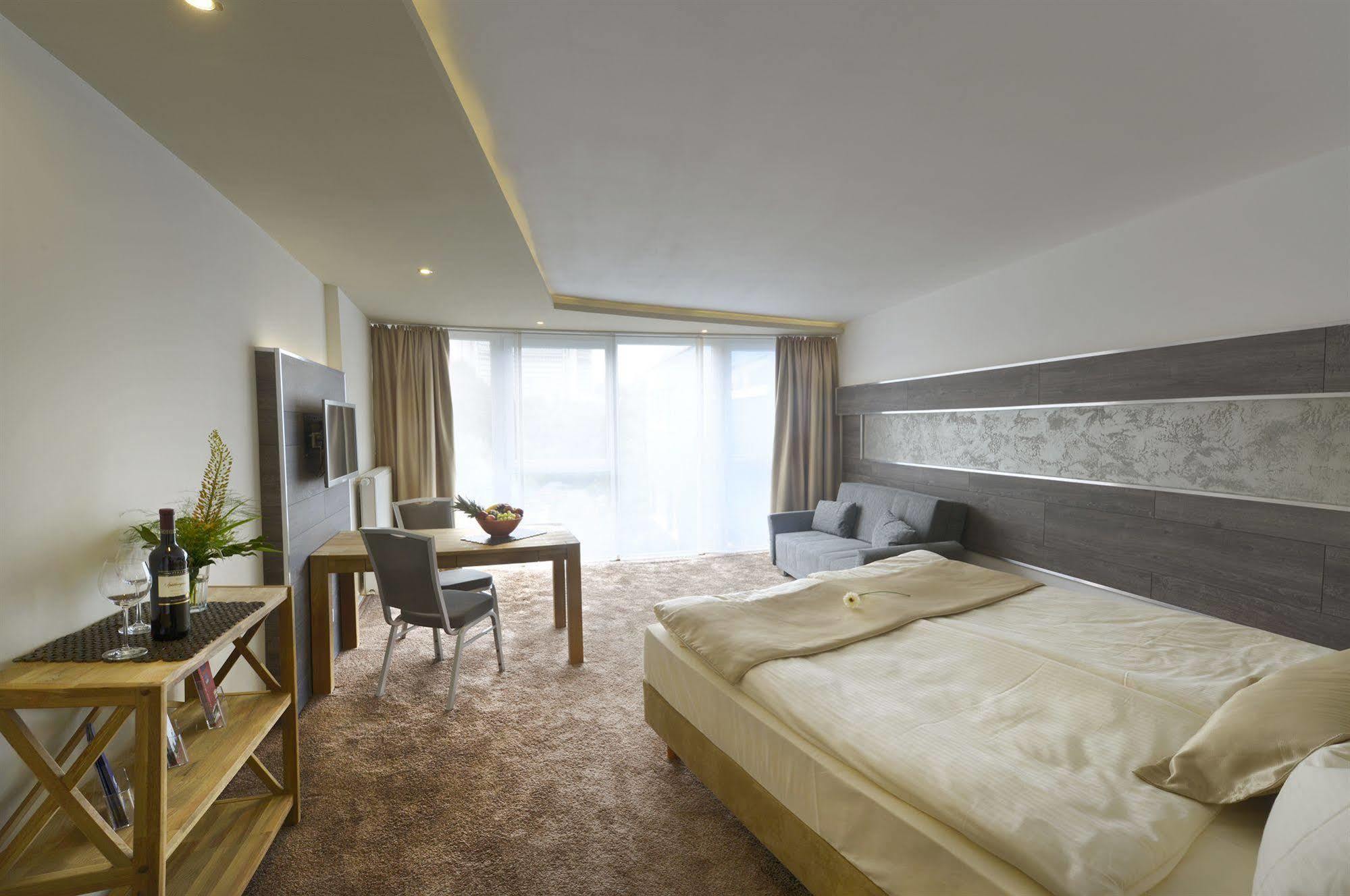 Petul Apart Hotel City Premium Essen Bagian luar foto