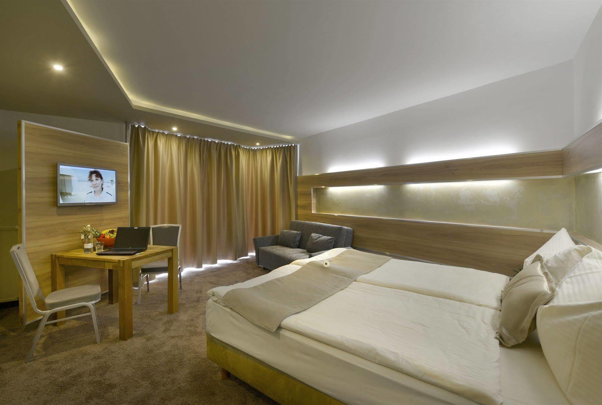 Petul Apart Hotel City Premium Essen Bagian luar foto